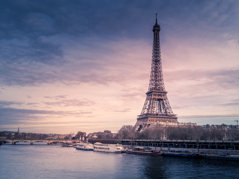 Paris skyline - Valentine's Day gifts and romantic experiences in Paris